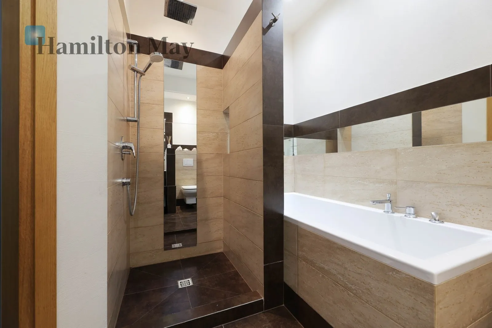 Street: Kluczborska Region: Prądnik Biały Distance to centre: 2.66 km Level: 7 Price: 1550000 PLN Bedrooms: 2 Bathrooms: 1 Size: 73m2 Price/m2: 21233 PLN - slider