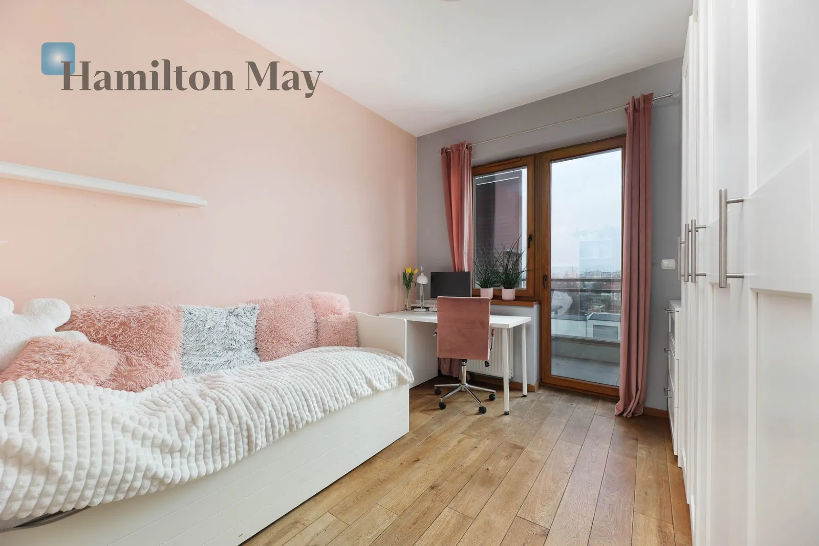 City: Kraków Street: Kluczborska Region: Prądnik Biały Distance to centre: 2.66 km Level: 7 Price: 1550000 PLN - slider