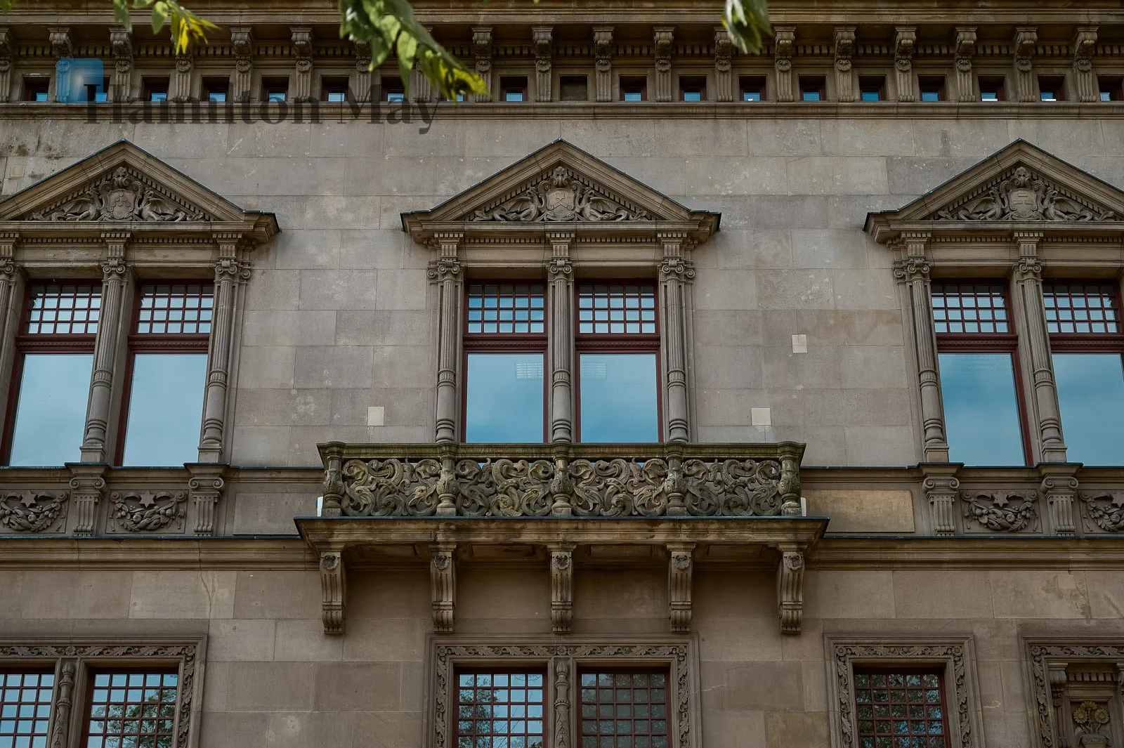 39 m² premises in a beautifully restored historic tenement building, located in the iconic Wiskott Palace - slider