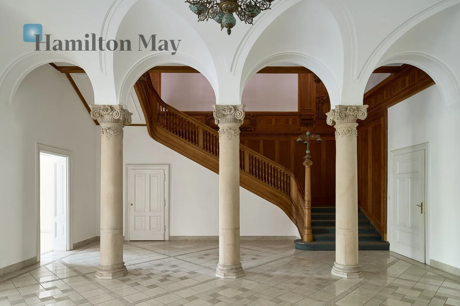 39 m² premises in a beautifully restored historic tenement building, located in the iconic Wiskott Palace - slider