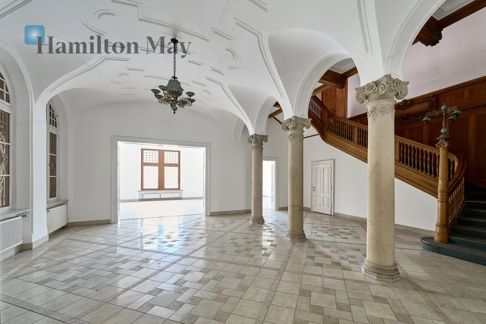 39 m² premises in a beautifully restored historic tenement building, located in the iconic Wiskott Palace - slider