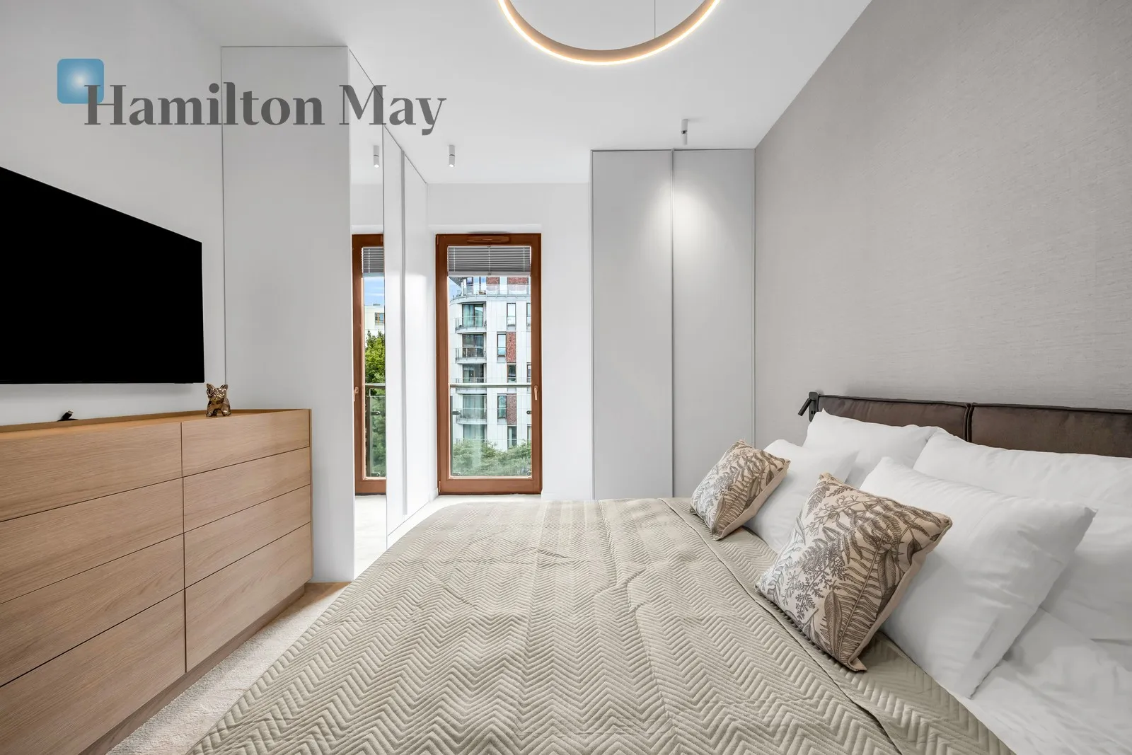 Street: Leona Kruczkowskiego Region: Śródmieście Subregion: Solec Distance to centre: 1.39 km Level: 3 Price: 21000 PLN Bedrooms: 3 - slider