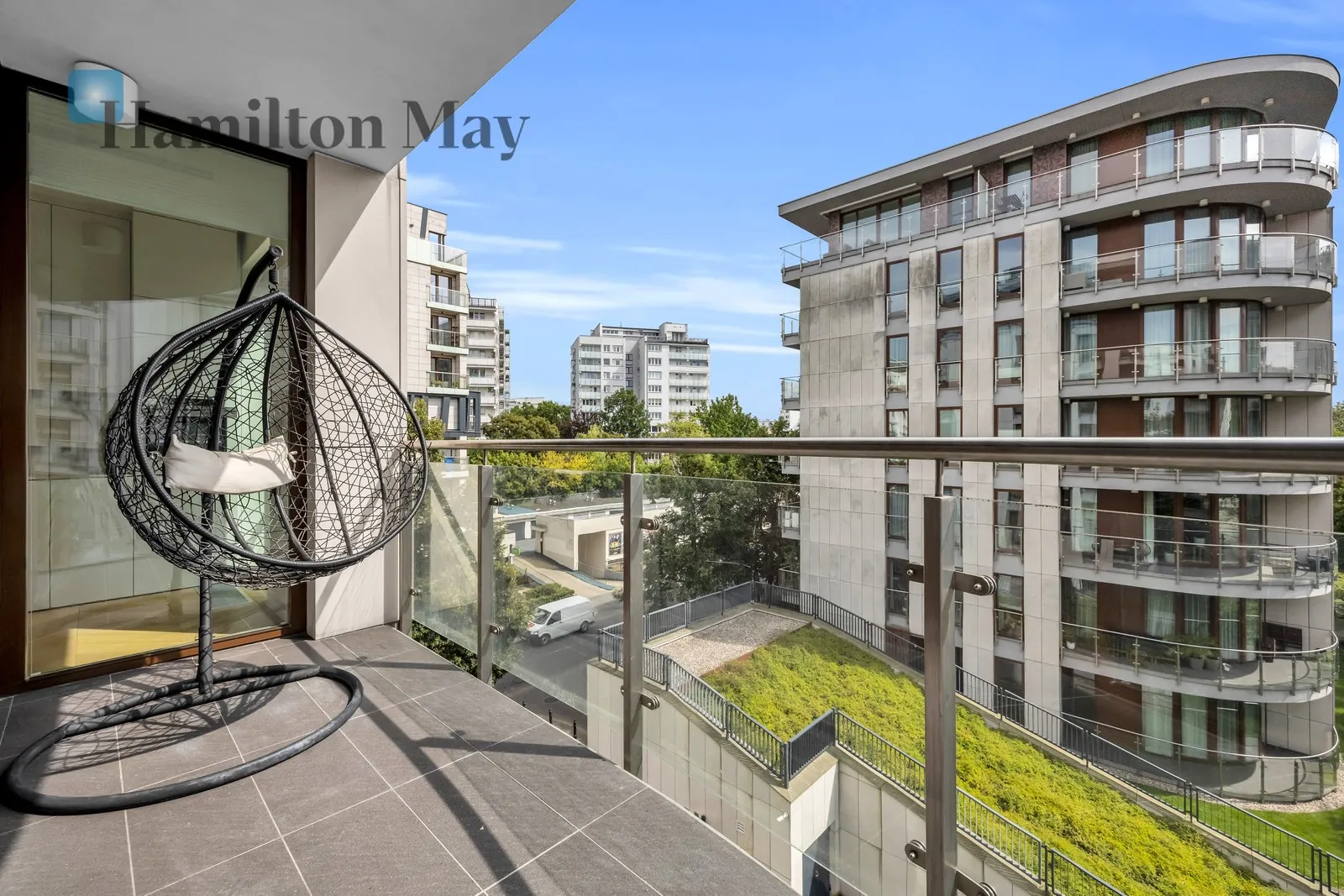Distance to centre: 1.39 km Level: 3 Price: 21000 PLN Bedrooms: 3 Bathrooms: 2 Size: 110m2 - slider
