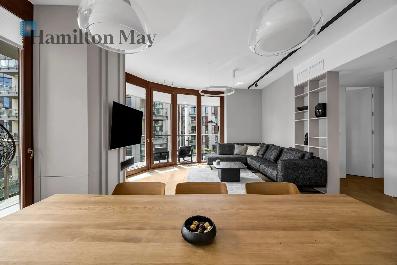 City: Warszawa Street: Leona Kruczkowskiego Region: Śródmieście Subregion: Solec Distance to centre: 1.39 km Level: 3 Price: 21000 PLN Bedrooms: 3 Bathrooms: 2 - slider