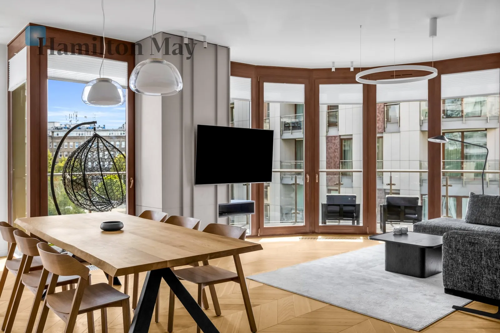 Street: Leona Kruczkowskiego Region: Śródmieście Subregion: Solec Distance to centre: 1.39 km Level: 3 Price: 21000 PLN Bedrooms: 3 Bathrooms: 2 Size: 110m2 Price/m2: 191 PLN - slider