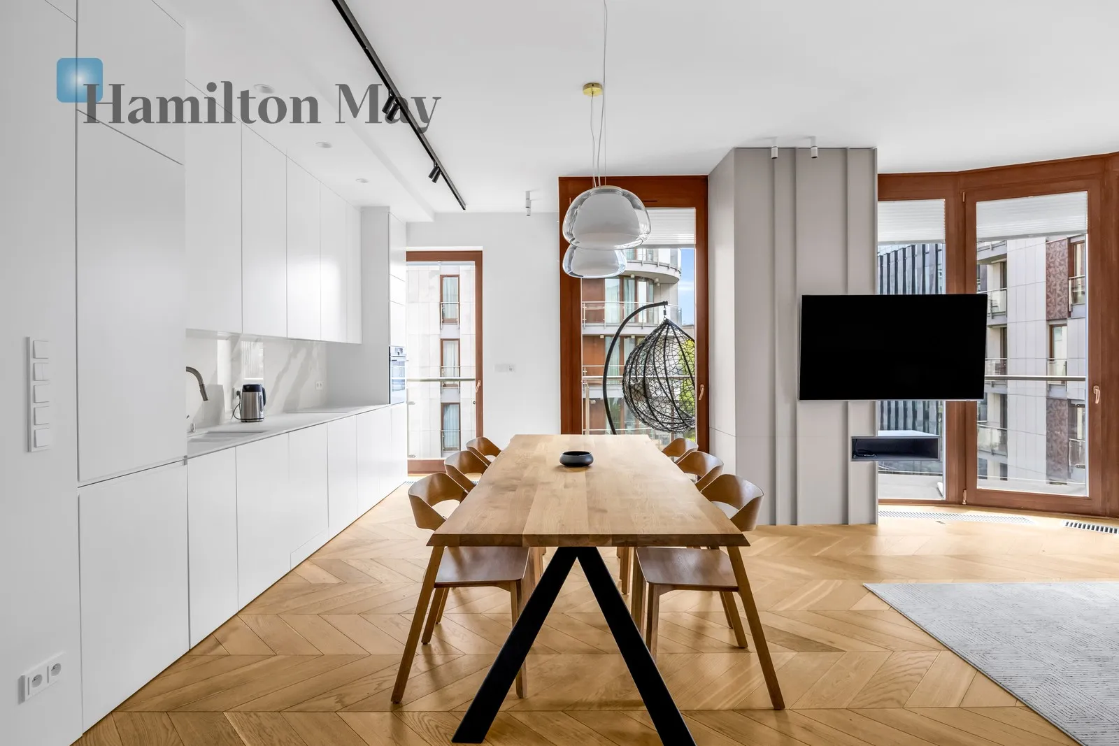 Street: Leona Kruczkowskiego Region: Śródmieście Subregion: Solec Distance to centre: 1.39 km Level: 3 Price: 21000 PLN Bedrooms: 3 Bathrooms: 2 Size: 110m2 - slider