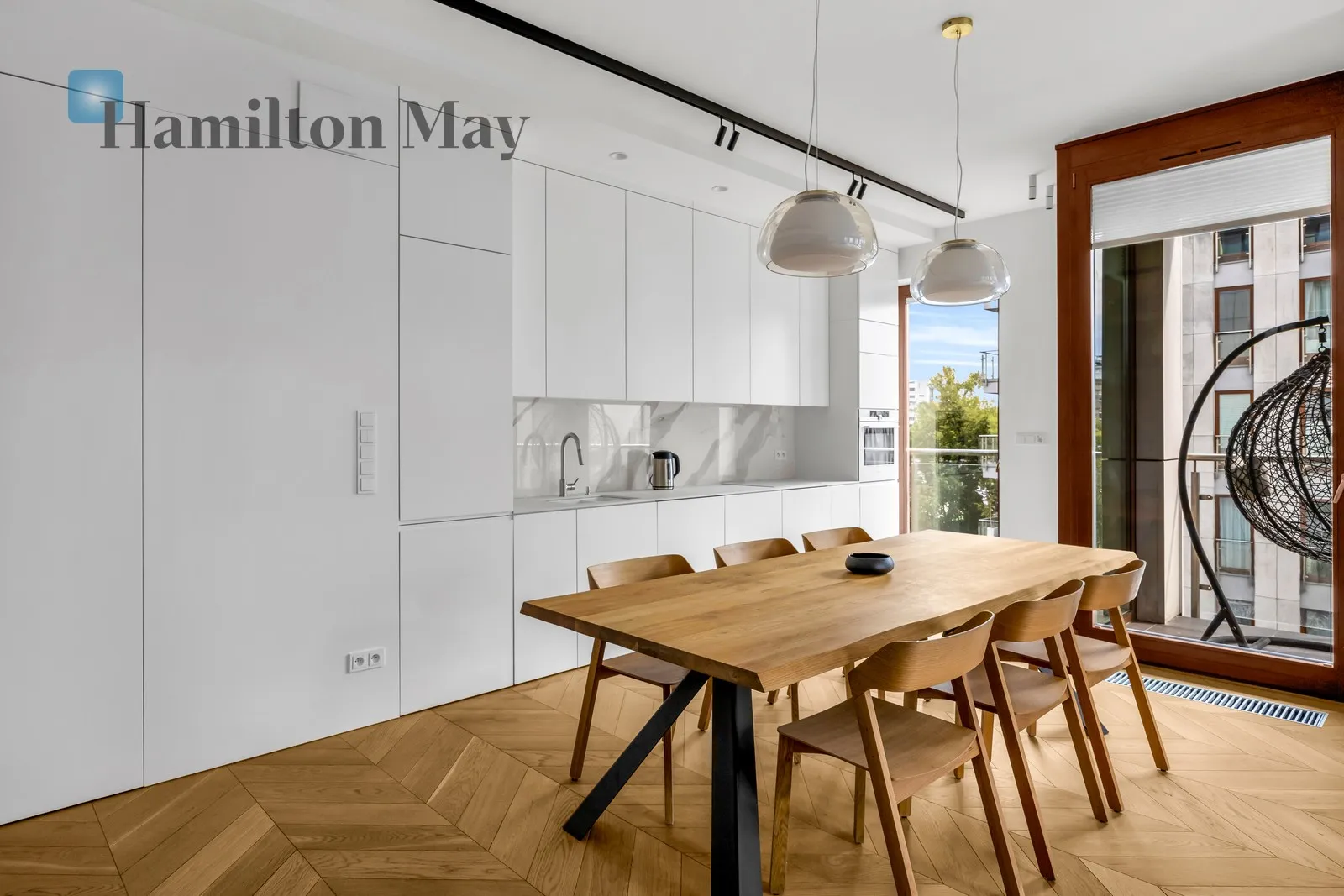Region: Śródmieście Subregion: Solec Distance to centre: 1.39 km Level: 3 Price: 21000 PLN Bedrooms: 3 Bathrooms: 2 Size: 110m2 Price/m2: 191 PLN - slider