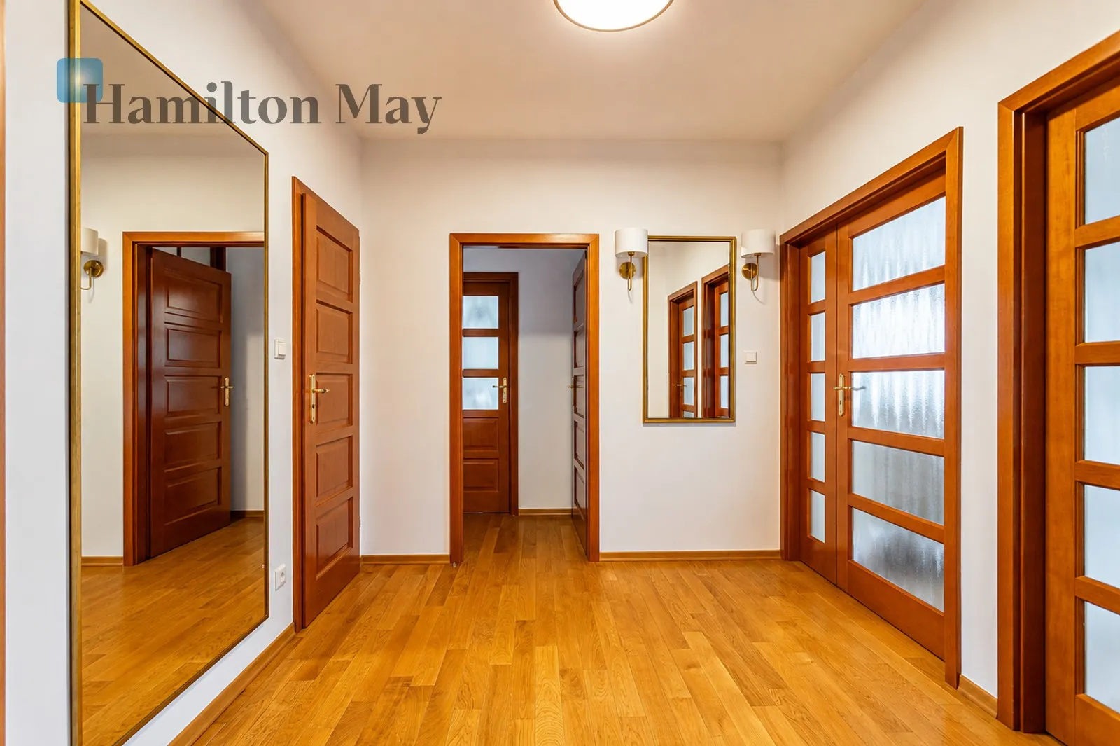 Level: 5 Price: 5700 PLN Bedrooms: 2 Bathrooms: 1 Size: 81m2 - slider