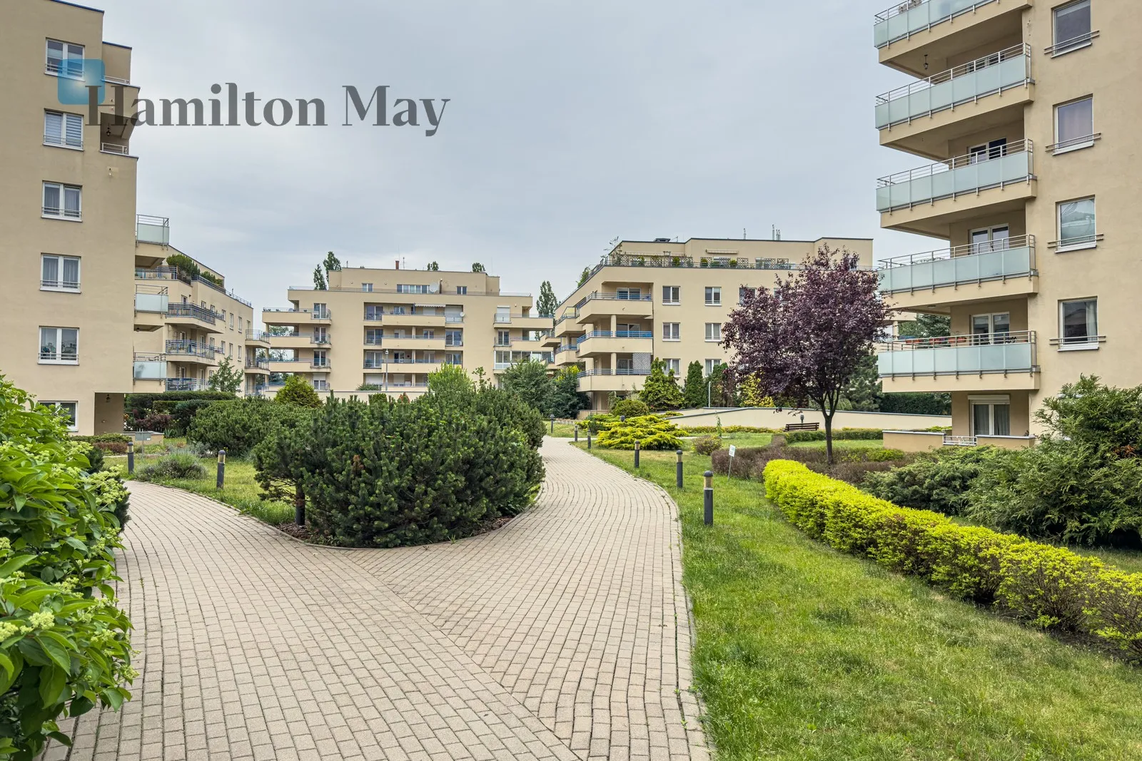 Distance to centre: 5.28 km Level: 5 Price: 5700 PLN Bedrooms: 2 Bathrooms: 1 Size: 81m2 - slider