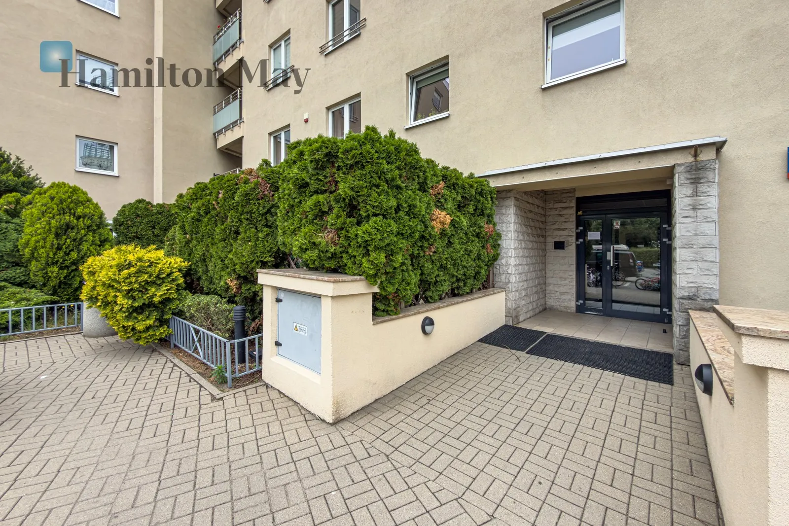 Price: 1538000 PLN Bedrooms: 2 Bathrooms: 1 Size: 81m2 Price/m2: 18988 PLN - slider