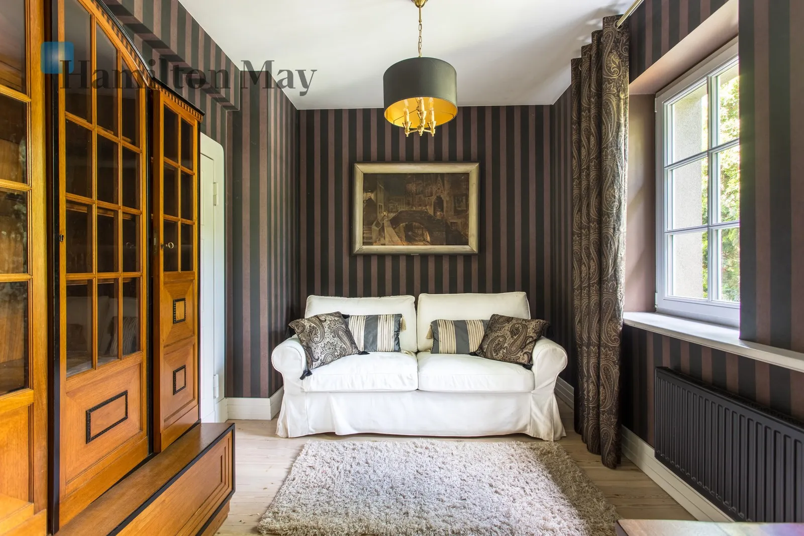 Street: Stanisława Moniuszki Region: Śródmieście Subregion: Zalesie Distance to centre: 3.8 km Price: 8990000 PLN Bedrooms: 8 Bathrooms: 5 - slider