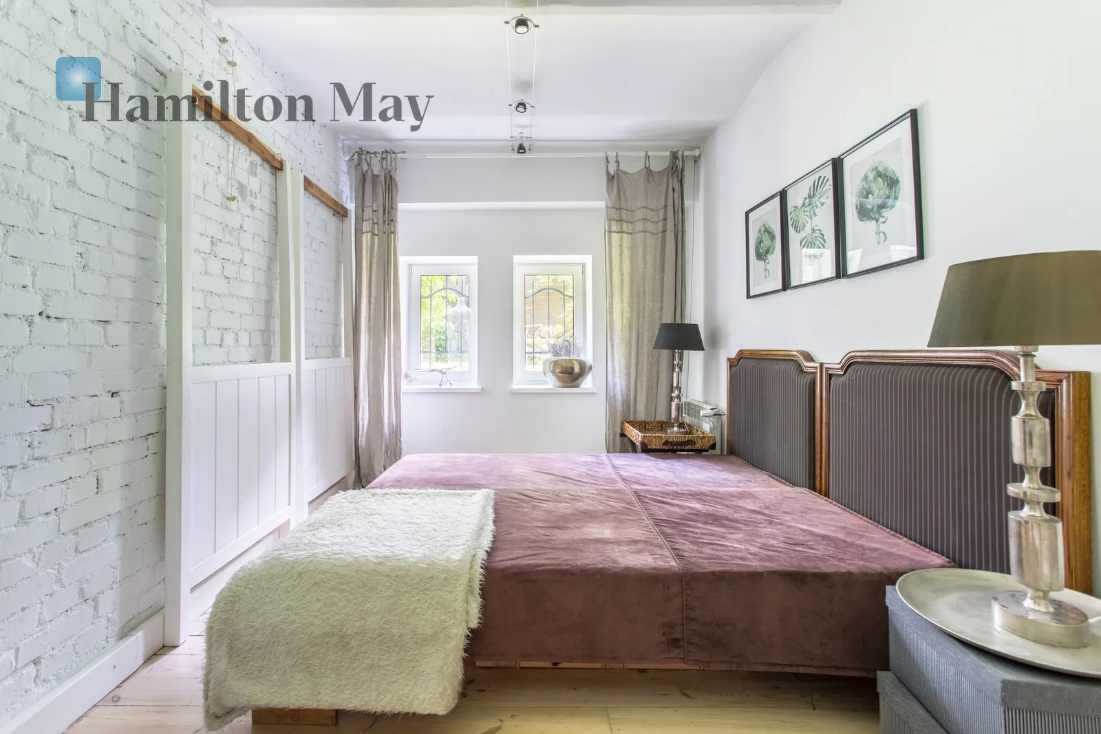 Subregion: Zalesie Distance to centre: 3.8 km Price: 8990000 PLN Bedrooms: 8 Bathrooms: 5 Plot size: 1207m2 Price/m2: 19209 PLN - slider
