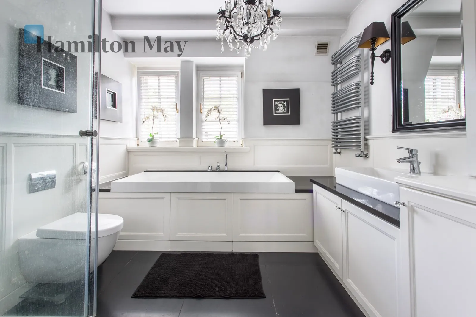 Region: Śródmieście Subregion: Zalesie Distance to centre: 3.8 km Price: 8990000 PLN Bedrooms: 8 - slider