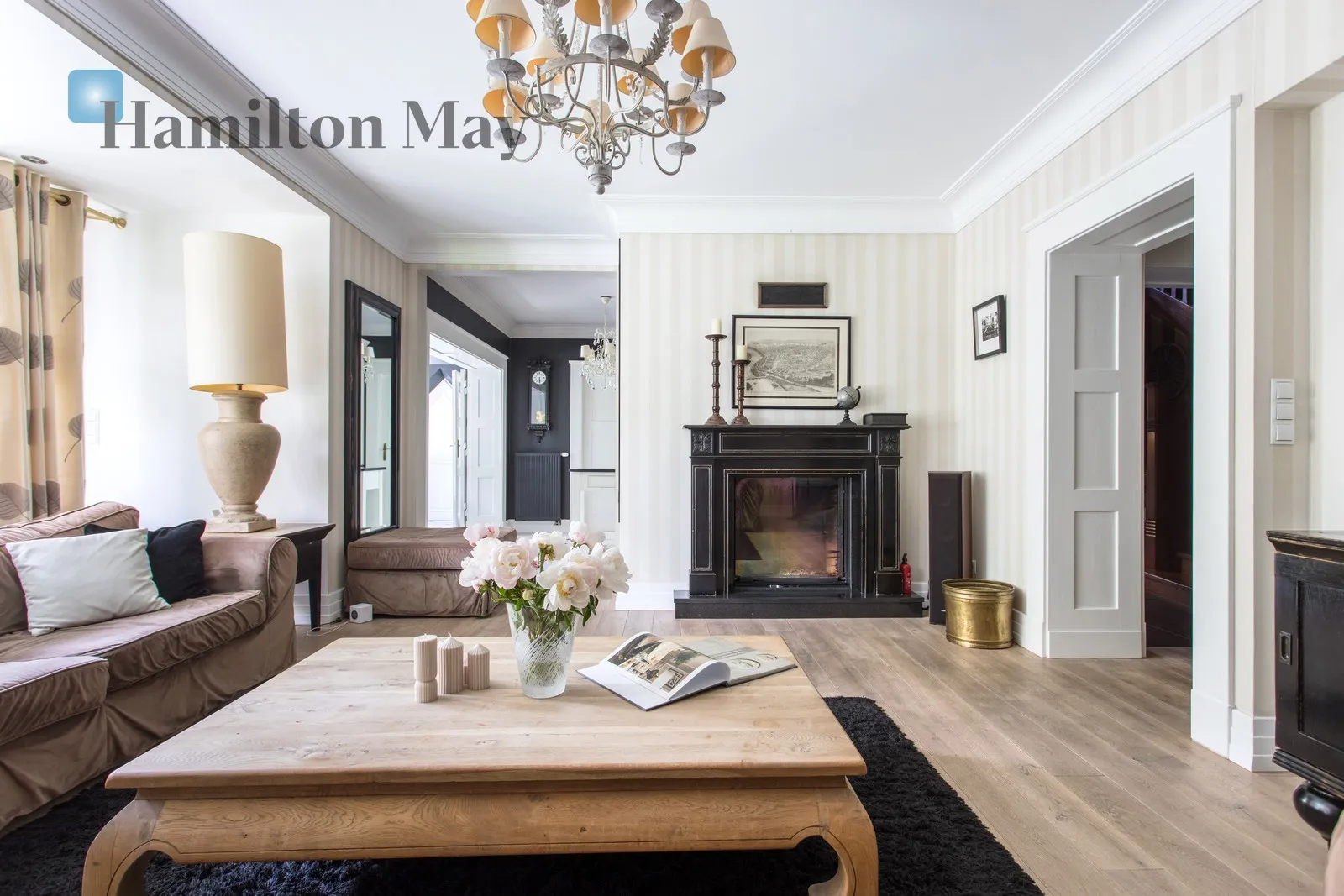 Subregion: Zalesie Distance to centre: 3.8 km Price: 8990000 PLN Bedrooms: 8 - slider