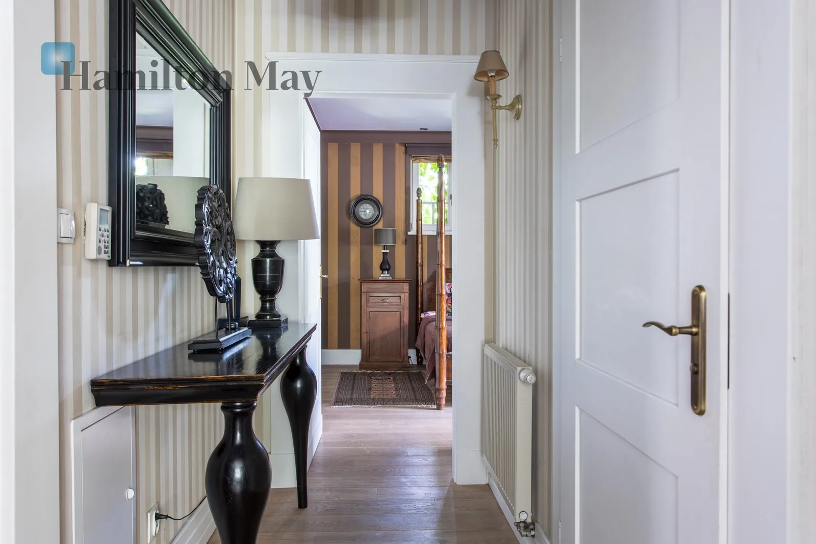 Price: 8990000 PLN Bedrooms: 8 Bathrooms: 5 Plot size: 1207m2 - slider