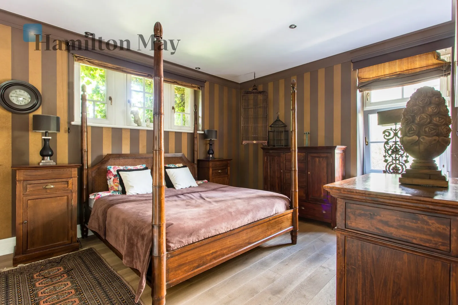 Bedrooms: 8 Bathrooms: 5 Plot size: 1207m2 Price/m2: 19209 PLN - slider