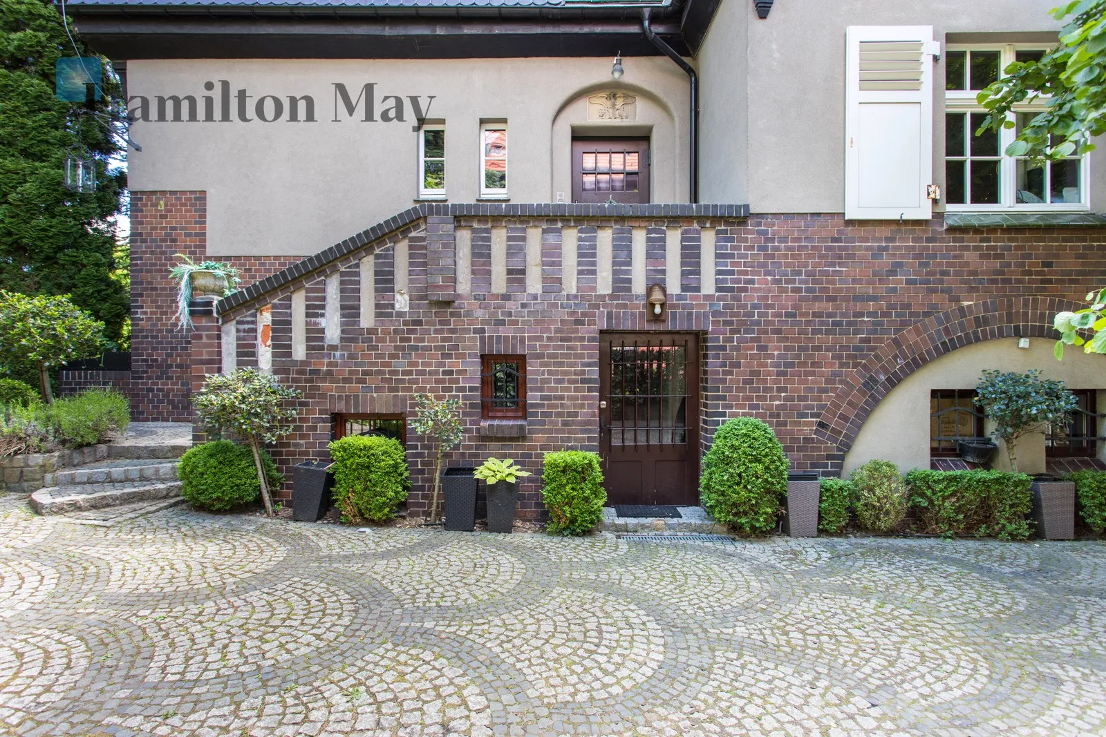 Distance to centre: 3.8 km Price: 8990000 PLN - slider