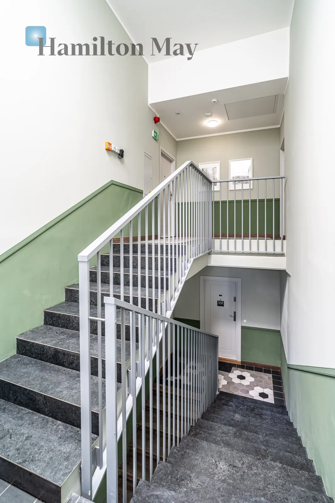Distance to centre: 1.28 km Level: 4 Price: 1997489 PLN Bedrooms: 3 Bathrooms: 1 Size: 80.87m2 - slider