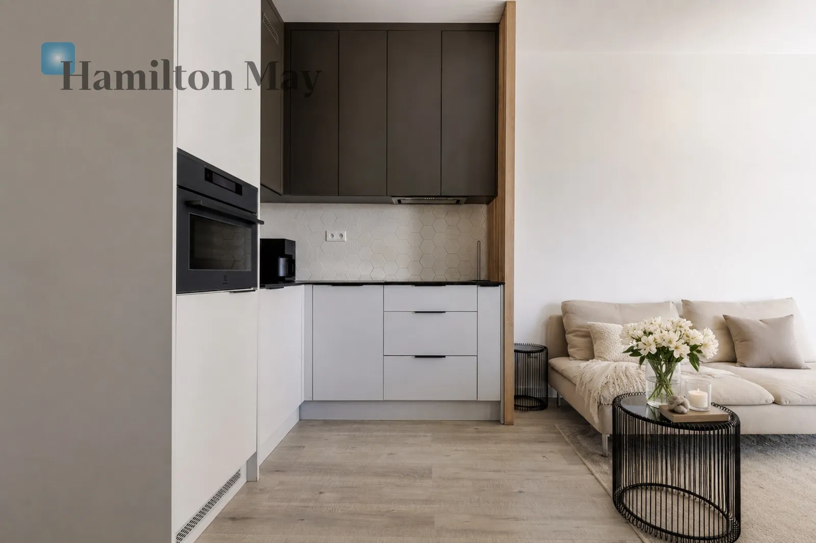 City: Warszawa Street: Elektryczna Region: Śródmieście Subregion: Powiśle Distance to centre: 1.62 km Level: 1 Price: 1350000 PLN Bedrooms: 1 Bathrooms: 1 - slider