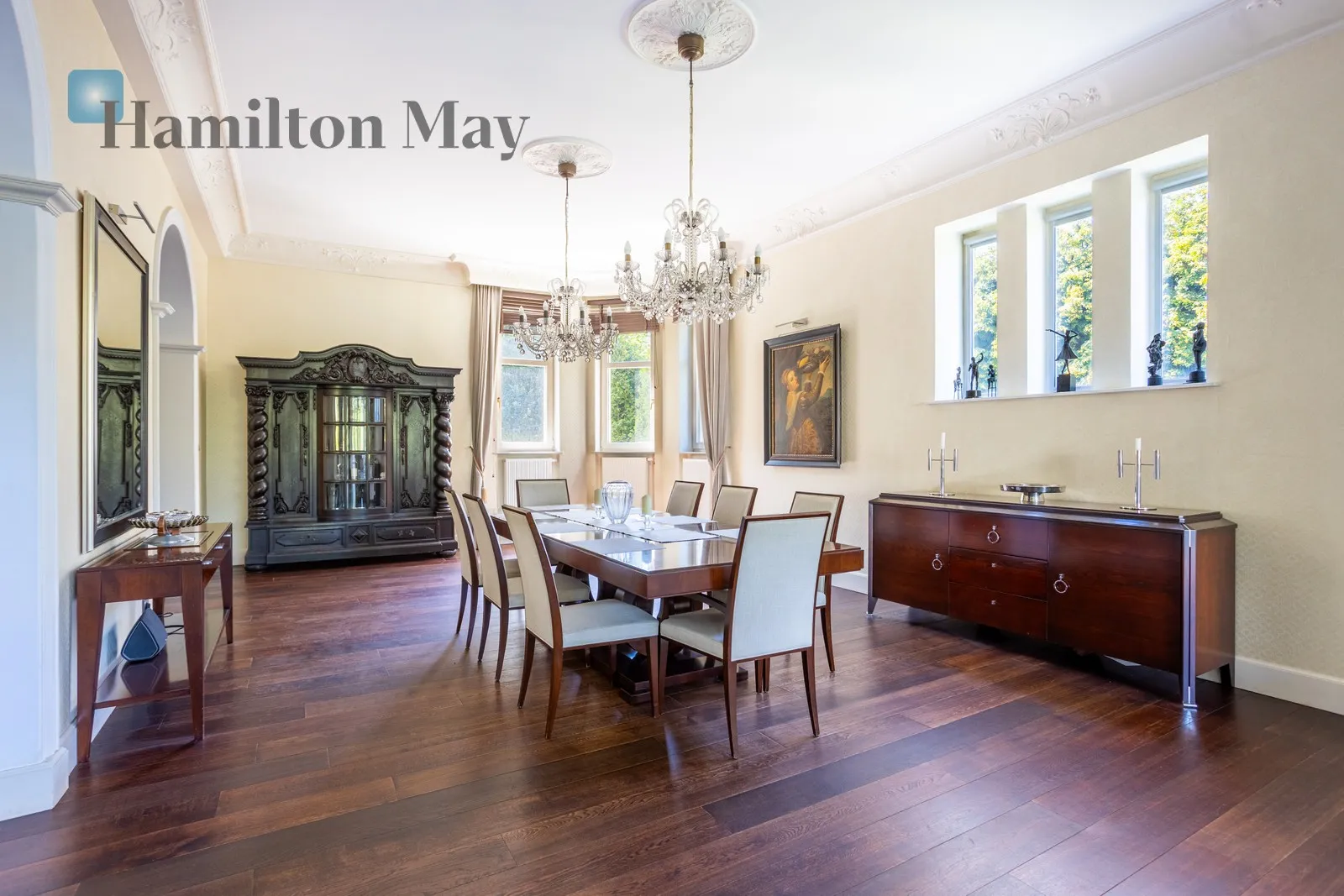 Region: Śródmieście Subregion: Zalesie Distance to centre: 3.7 km Price: 12000000 PLN Bedrooms: 10 Bathrooms: 7 Plot size: 1661m2 - slider