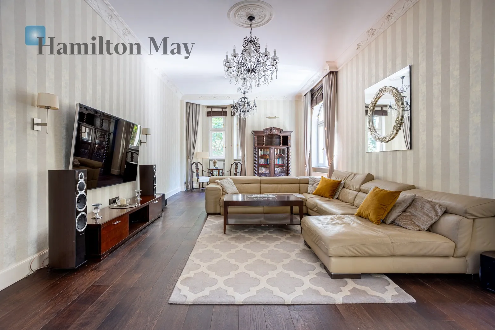 Street: Karola Szymanowskiego Region: Śródmieście Subregion: Zalesie Distance to centre: 3.7 km Price: 12000000 PLN Bedrooms: 10 Bathrooms: 7 - slider