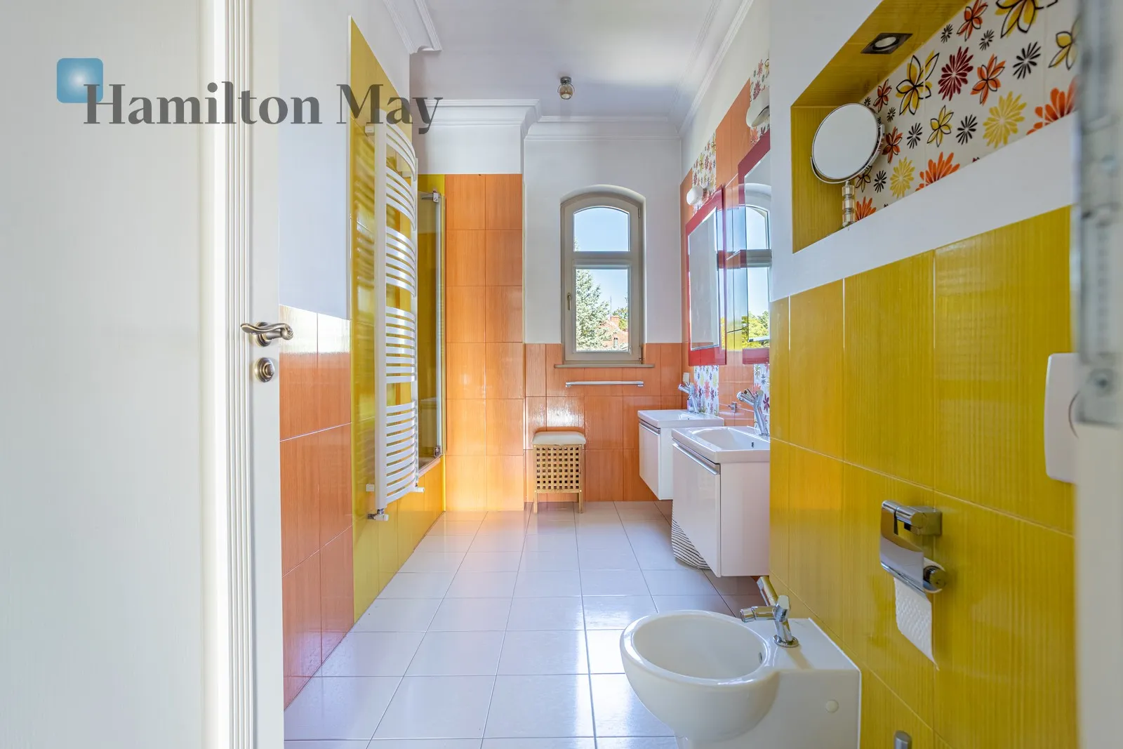 Price: 12000000 PLN Bedrooms: 10 Bathrooms: 7 Plot size: 1661m2 Price/m2: 17143 PLN - slider