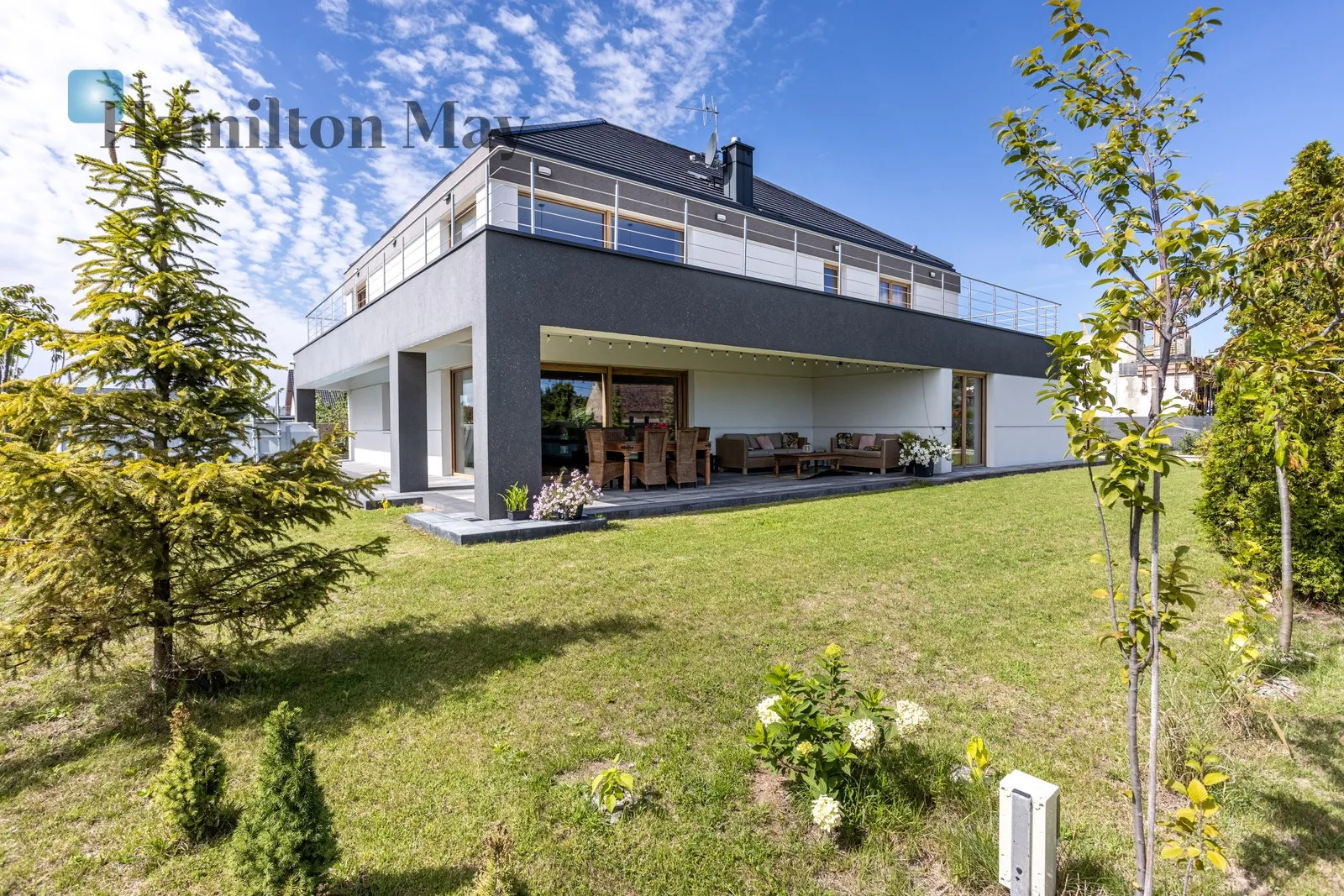 Region: Długołęka Distance to centre: 11.86 km Price: 4199000 PLN Bedrooms: 4 - slider