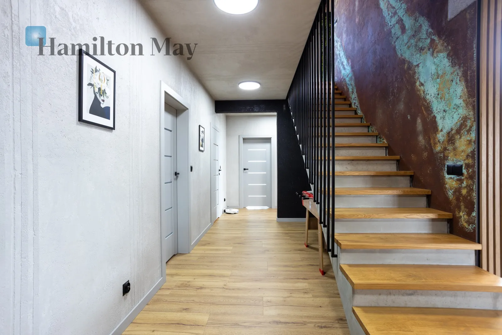 Price: 4199000 PLN Bedrooms: 4 Bathrooms: 2 Plot size: 1050m2 - slider