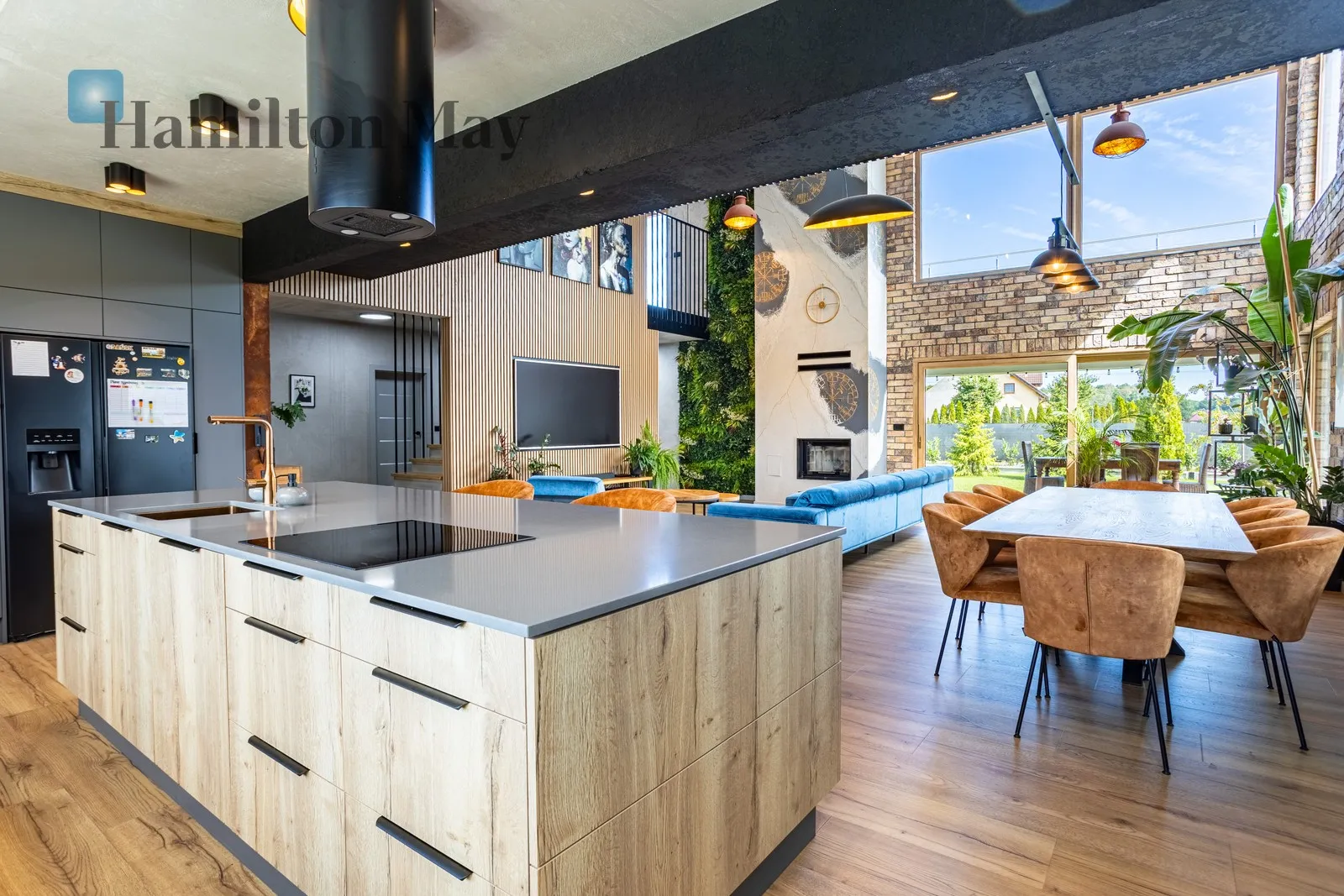 City: Długołęka Street: Łowiecka Region: Długołęka Distance to centre: 11.86 km Price: 4199000 PLN Bedrooms: 4 - slider