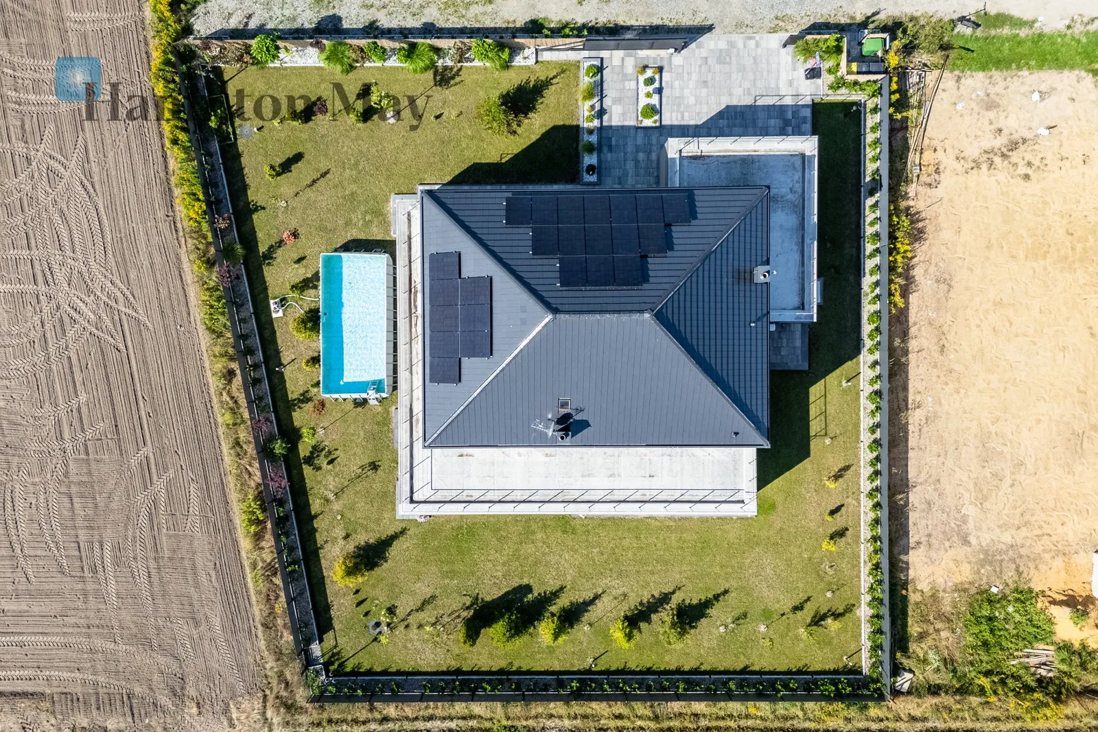 City: Długołęka Street: Łowiecka Region: Długołęka Distance to centre: 11.86 km Price: 4199000 PLN Bedrooms: 4 Bathrooms: 2 Plot size: 1050m2 - slider