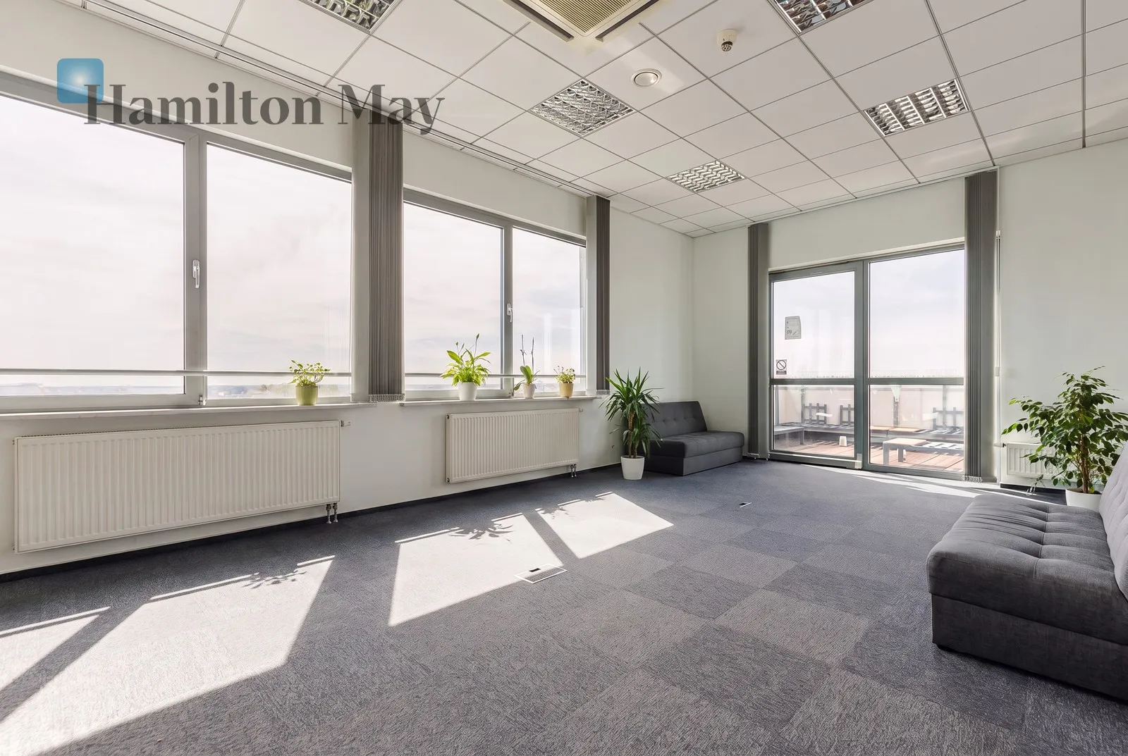 Reprezentacyjne biuro 147 m² z dużym tarasem 58 m² i widokiem na panoramę Warszawy - slider
