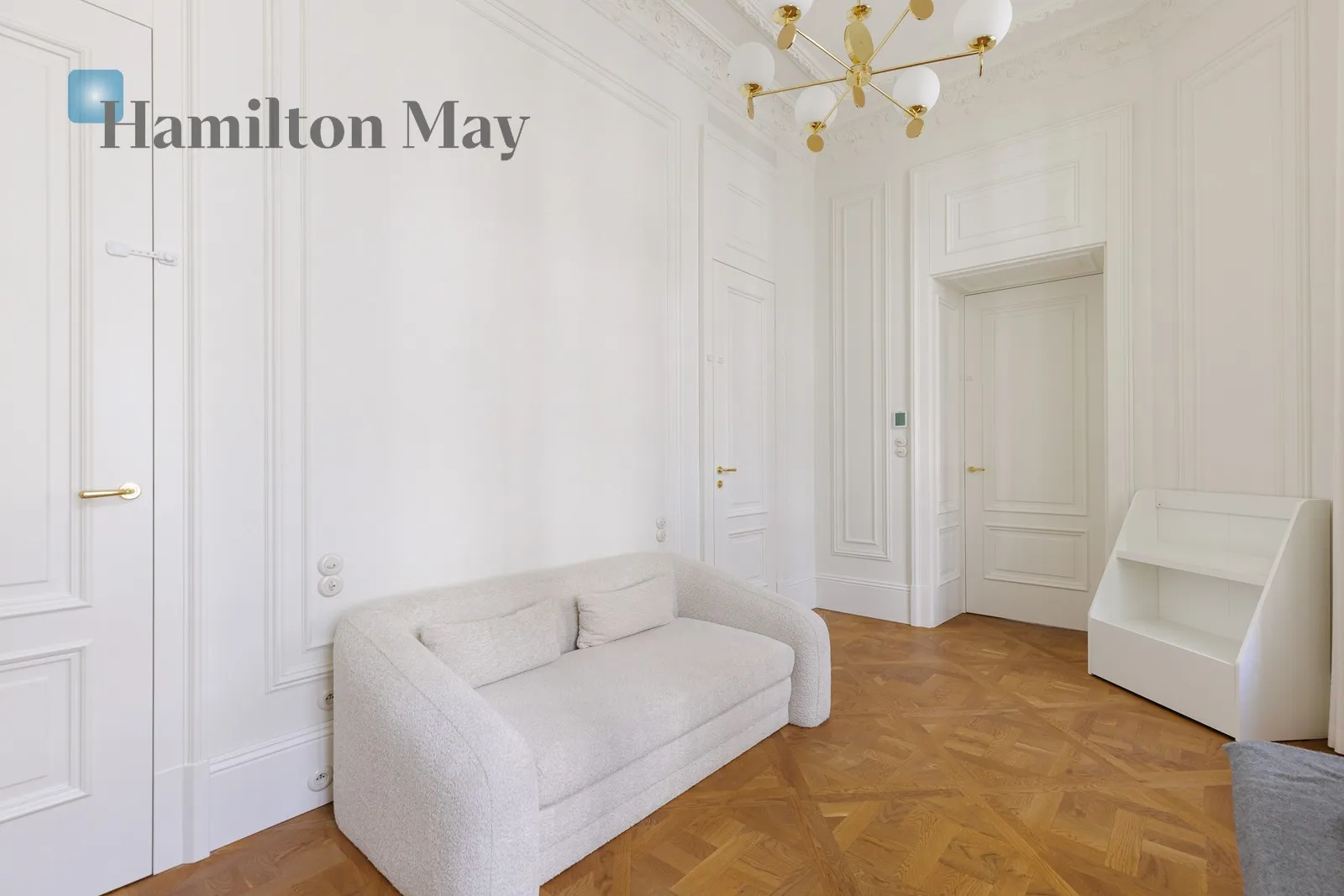 City: Warszawa Street: Foksal Region: Śródmieście Subregion: Śródmieście Północne Distance to centre: 0.79 km Level: 3 Price: 35000 PLN - slider