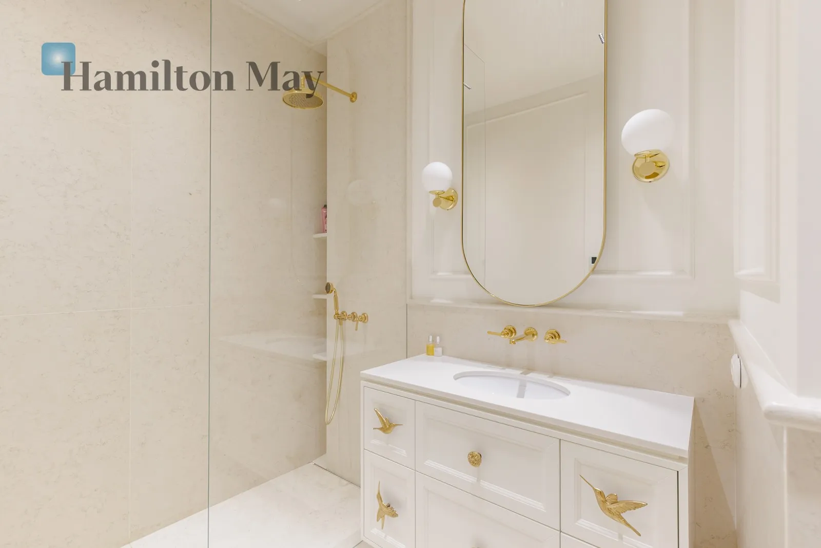 Distance to centre: 0.79 km Level: 3 Price: 35000 PLN Bedrooms: 3 Bathrooms: 3 Size: 181m2 Price/m2: 193 PLN - slider