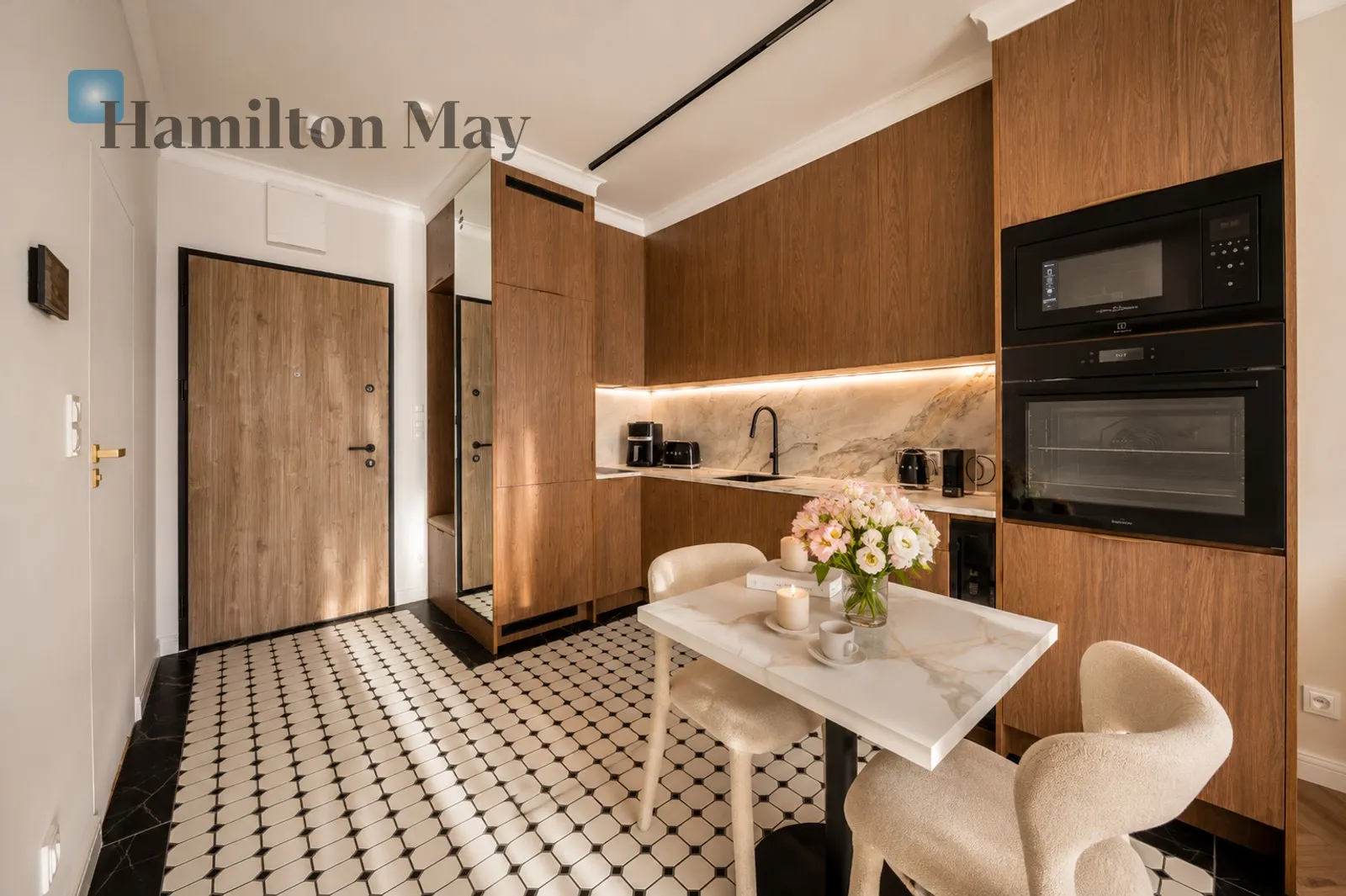 A unique, turnkey apartment - slider