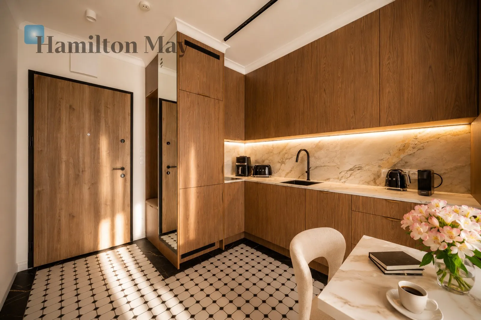 A unique, turnkey apartment - slider