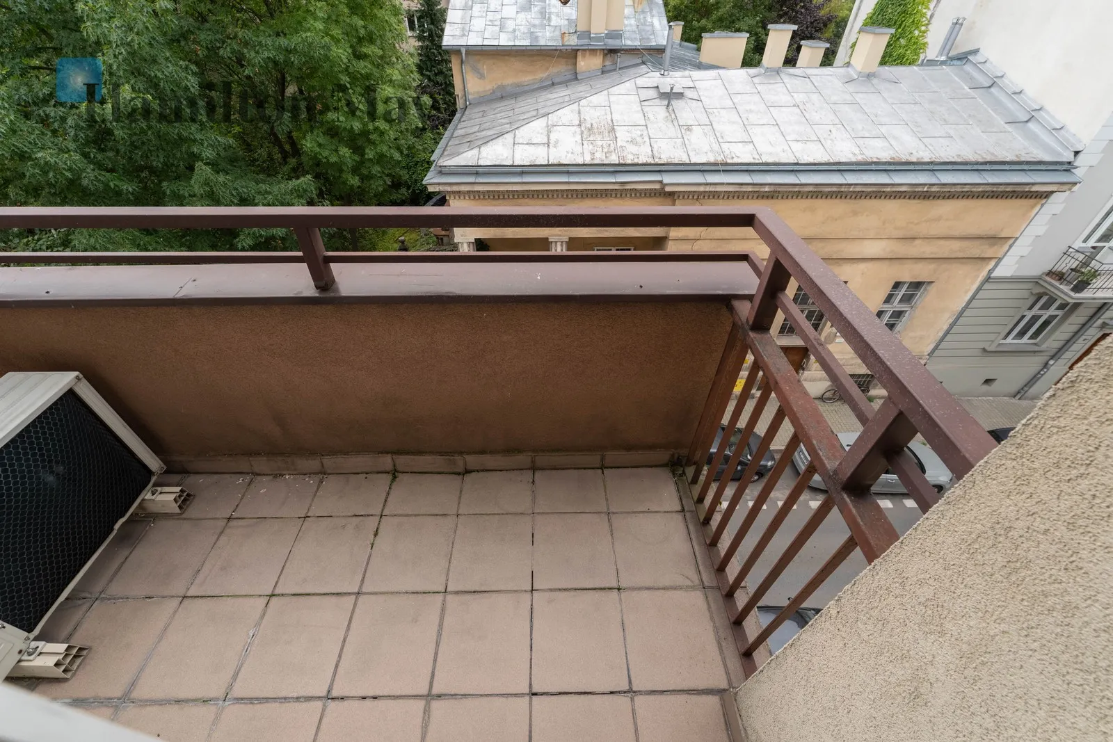 Air-conditioned apartment with a large balcony near Błonia and the Old Town - slider