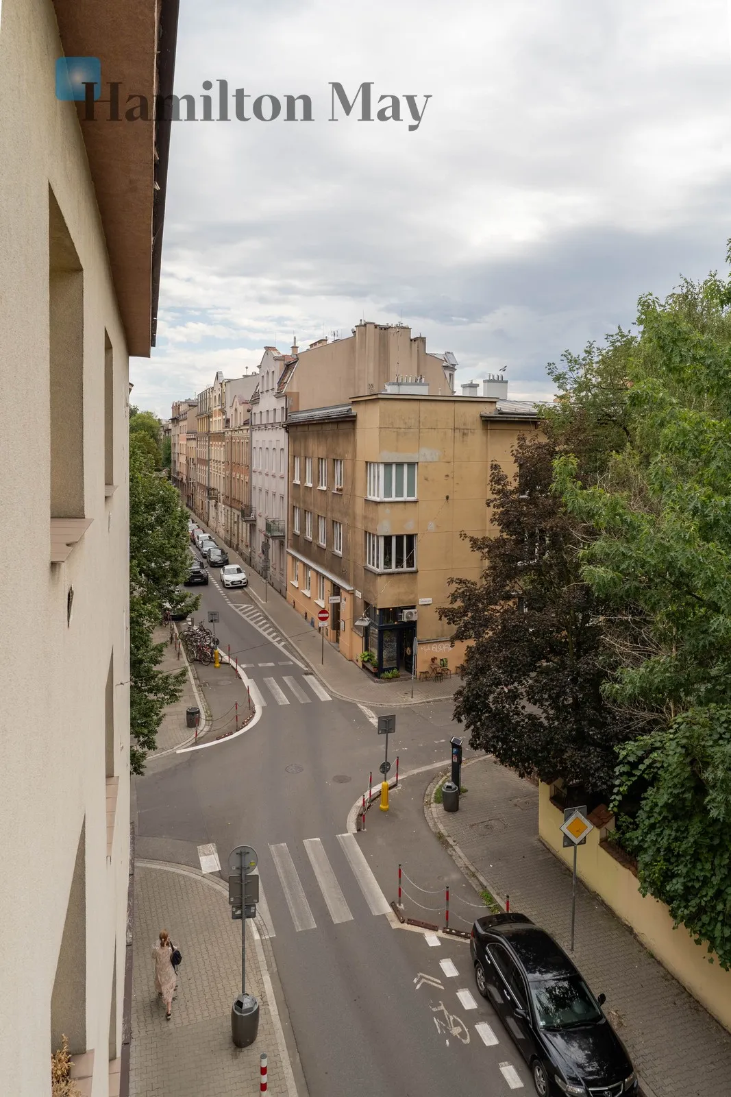 Air-conditioned apartment with a large balcony near Błonia and the Old Town - slider