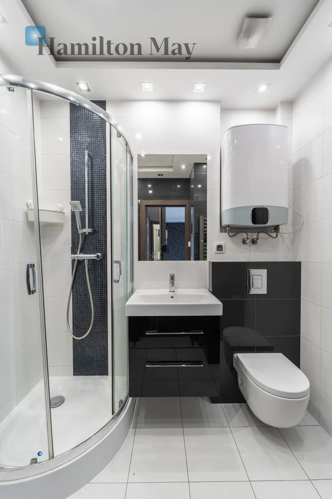 Air-conditioned apartment with a large balcony near Błonia and the Old Town - slider