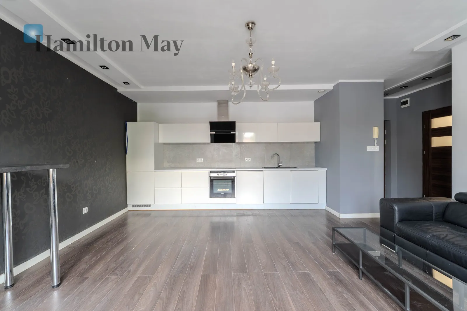 Air-conditioned apartment with a large balcony near Błonia and the Old Town - slider