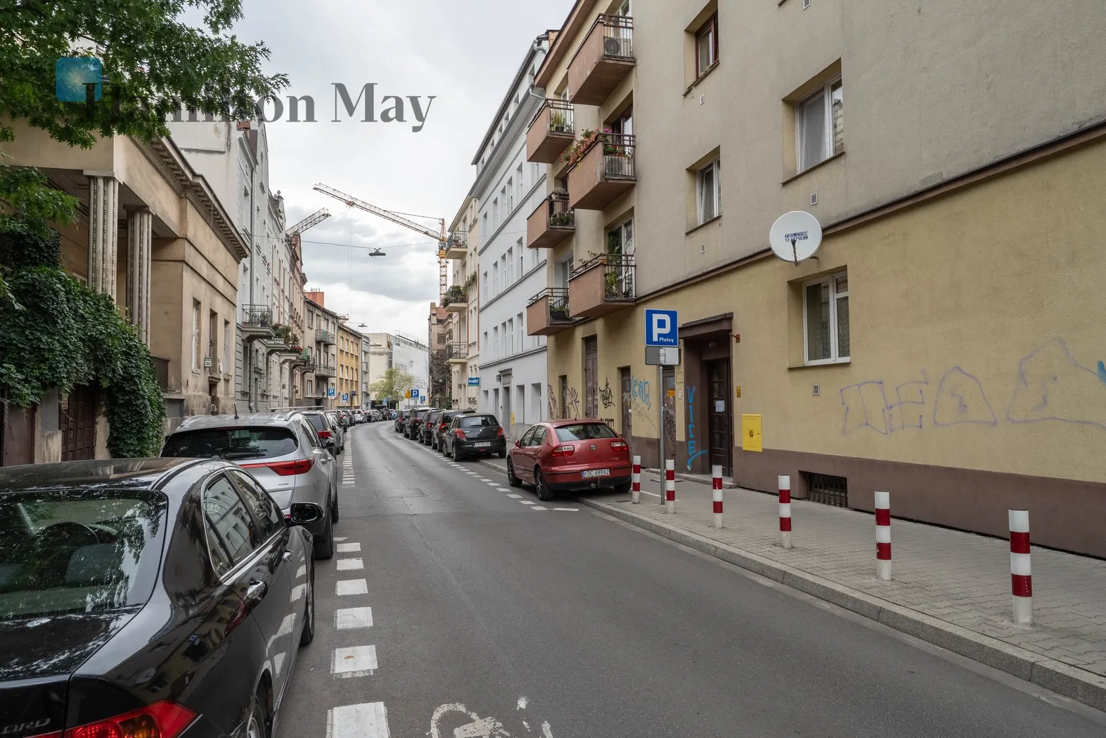 Air-conditioned apartment with a large balcony near Błonia and the Old Town - slider