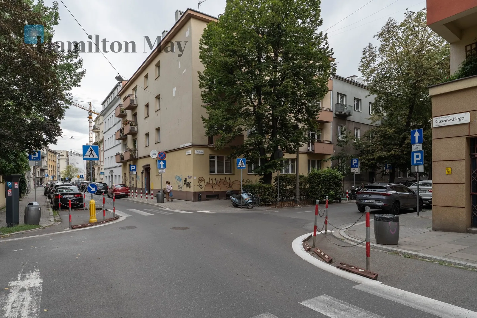Air-conditioned apartment with a large balcony near Błonia and the Old Town - slider