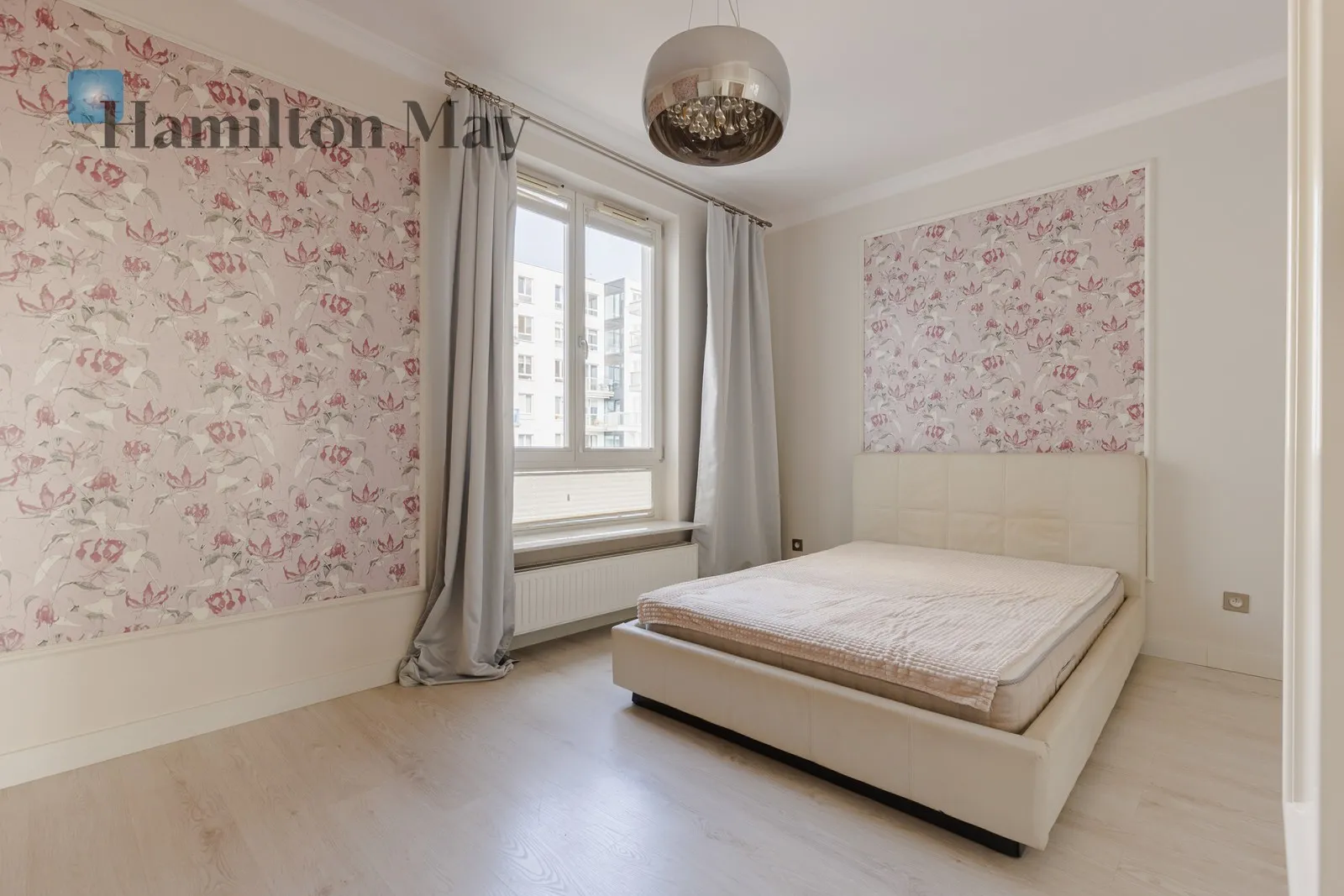 Subregion: Sady Żoliborskie Distance to centre: 4.9 km Level: 4 Price: 3500 PLN Bedrooms: 1 Bathrooms: 1 Size: 54m2 - slider