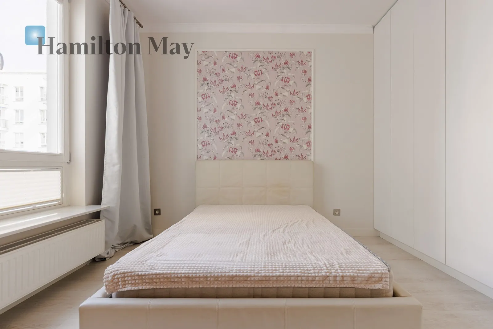Distance to centre: 4.9 km Level: 4 Price: 3500 PLN Bedrooms: 1 Bathrooms: 1 Size: 54m2 Price/m2: 65 PLN - slider