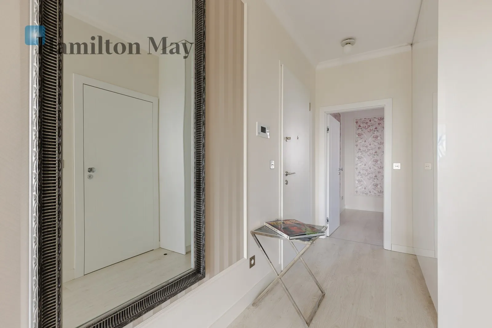 Subregion: Sady Żoliborskie Distance to centre: 4.9 km Level: 4 Price: 3500 PLN Bedrooms: 1 Bathrooms: 1 - slider