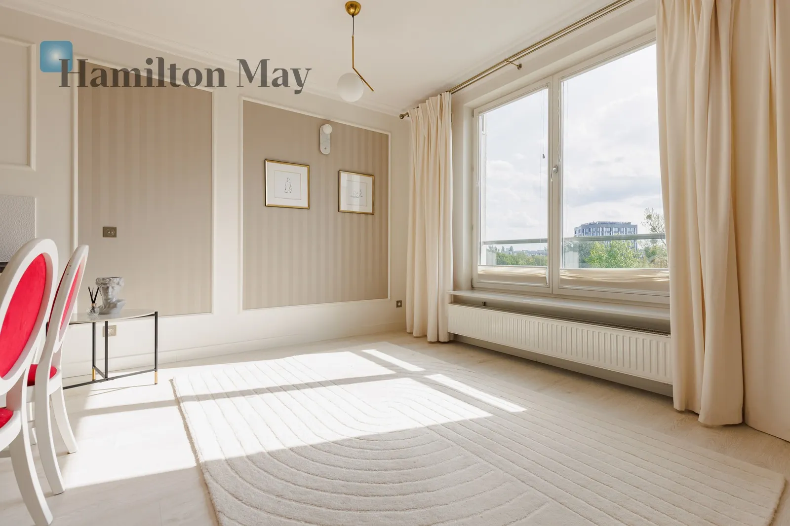 Street: Jasnodworska Region: Żoliborz Subregion: Sady Żoliborskie Distance to centre: 4.9 km Level: 4 Price: 3500 PLN Bedrooms: 1 Bathrooms: 1 Size: 54m2 - slider