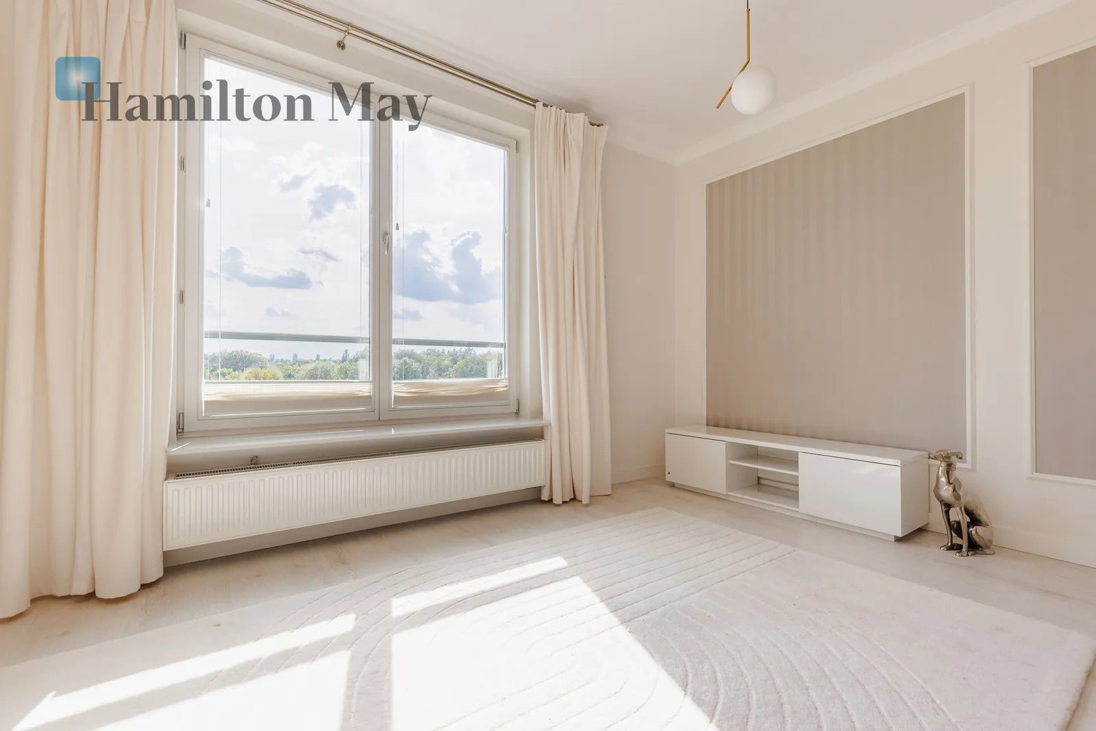 City: Warszawa Street: Jasnodworska Region: Żoliborz Subregion: Sady Żoliborskie Distance to centre: 4.9 km Level: 4 Price: 3500 PLN Bedrooms: 1 - slider