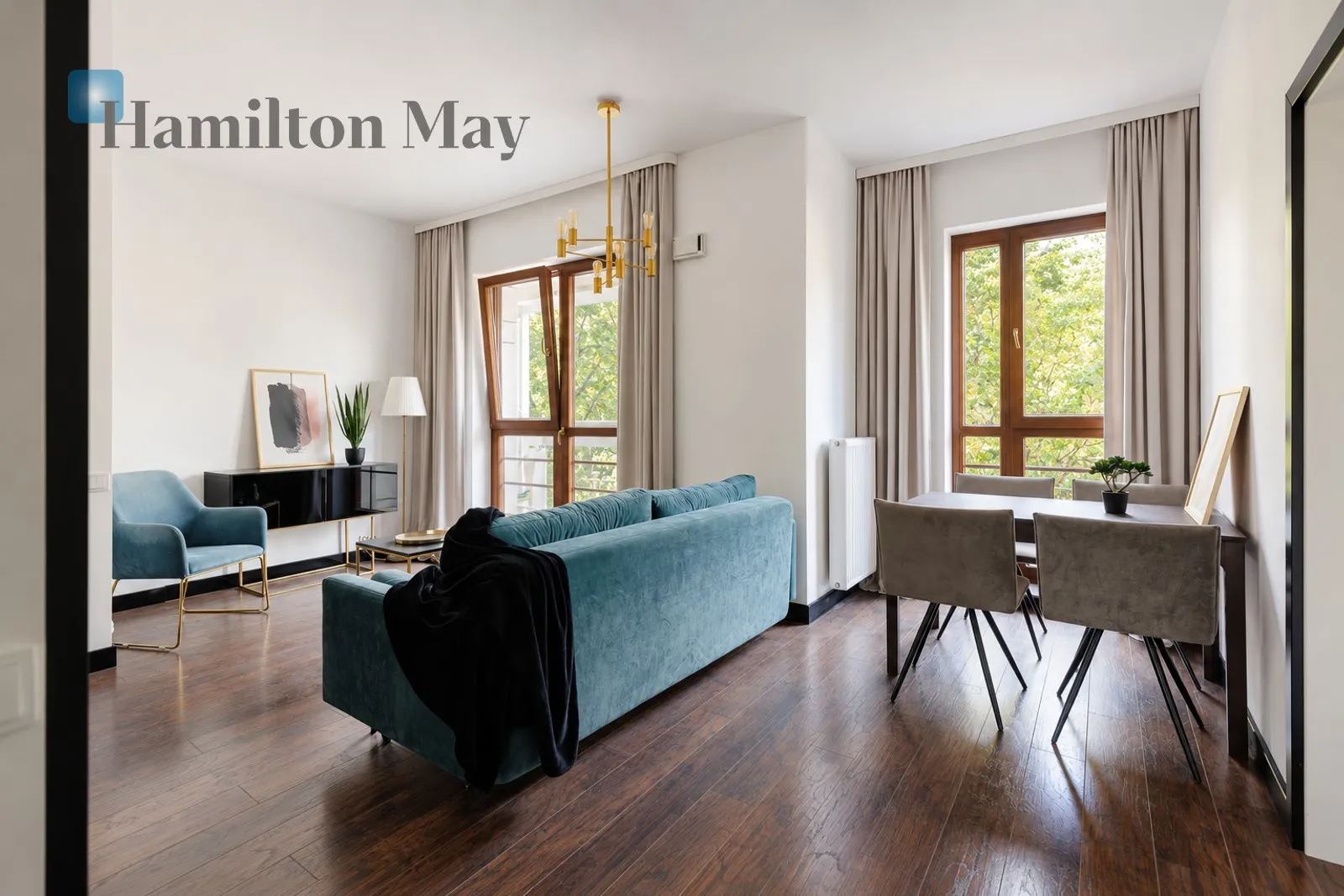 An elegant apartment with a balcony and a garage in the heart of Wola - slider