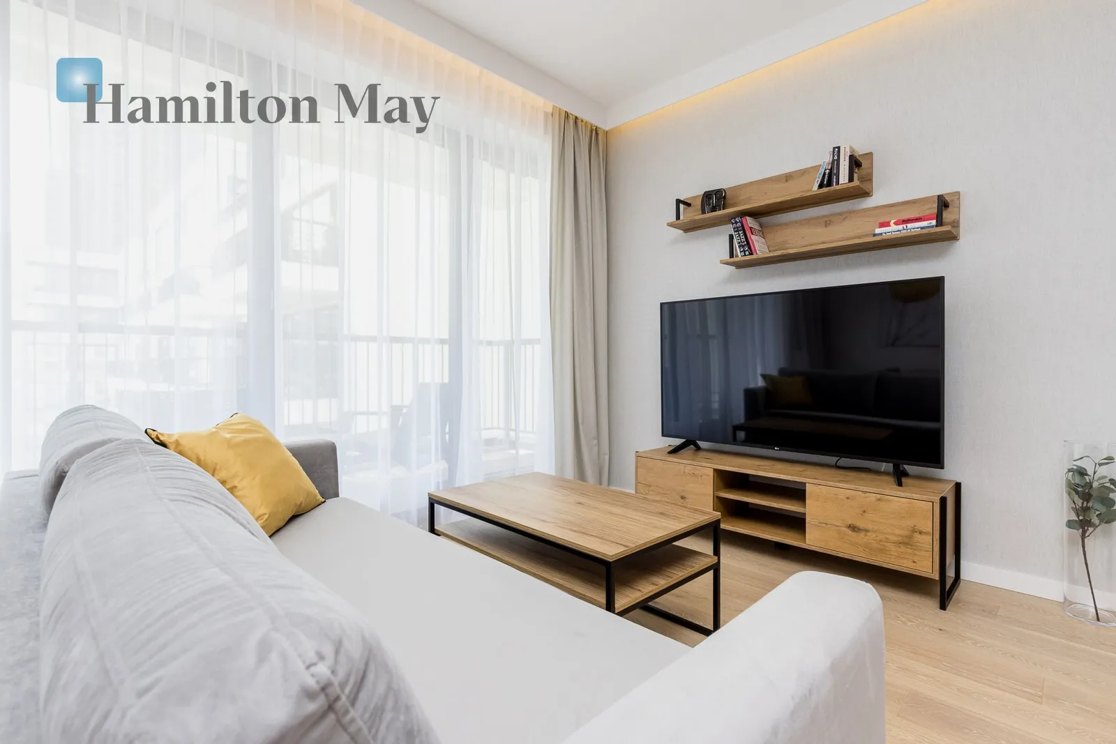 City: Warszawa Street: Krochmalna Region: Wola Subregion: Czyste Distance to centre: 1.83 km Level: 4 Price: 6700 PLN Bedrooms: 1 Bathrooms: 1 Size: 47m2 - slider