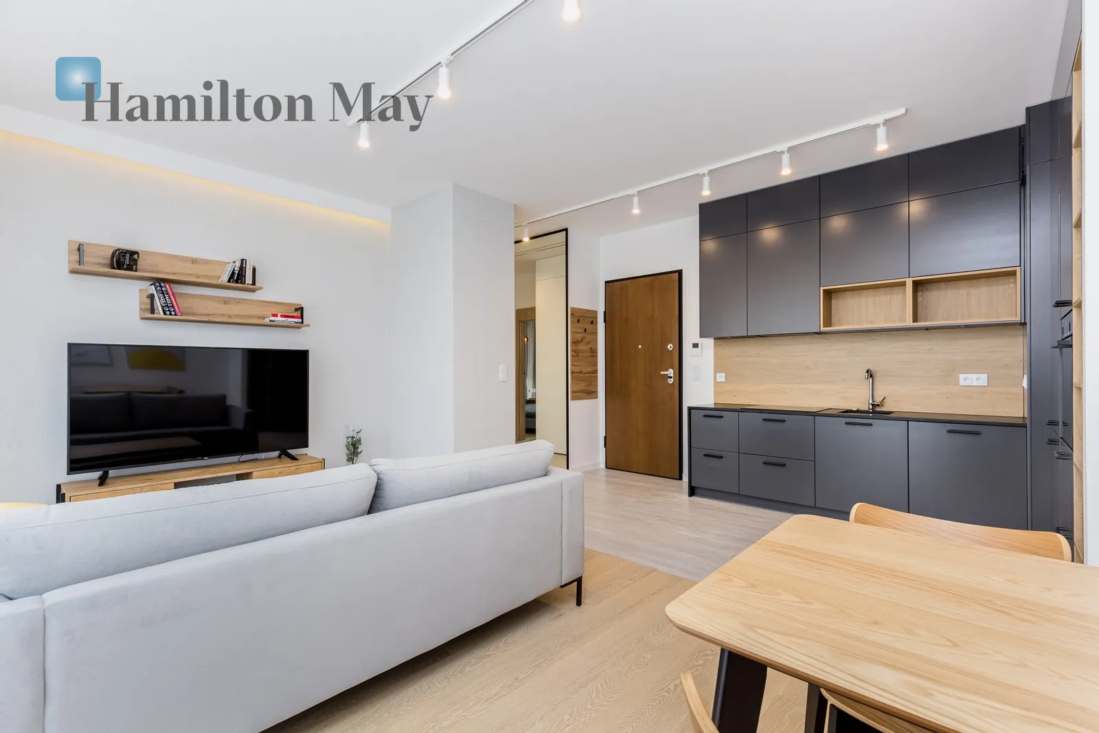 City: Warszawa Street: Krochmalna Region: Wola Subregion: Czyste Distance to centre: 1.83 km Level: 4 Price: 6700 PLN Bedrooms: 1 - slider