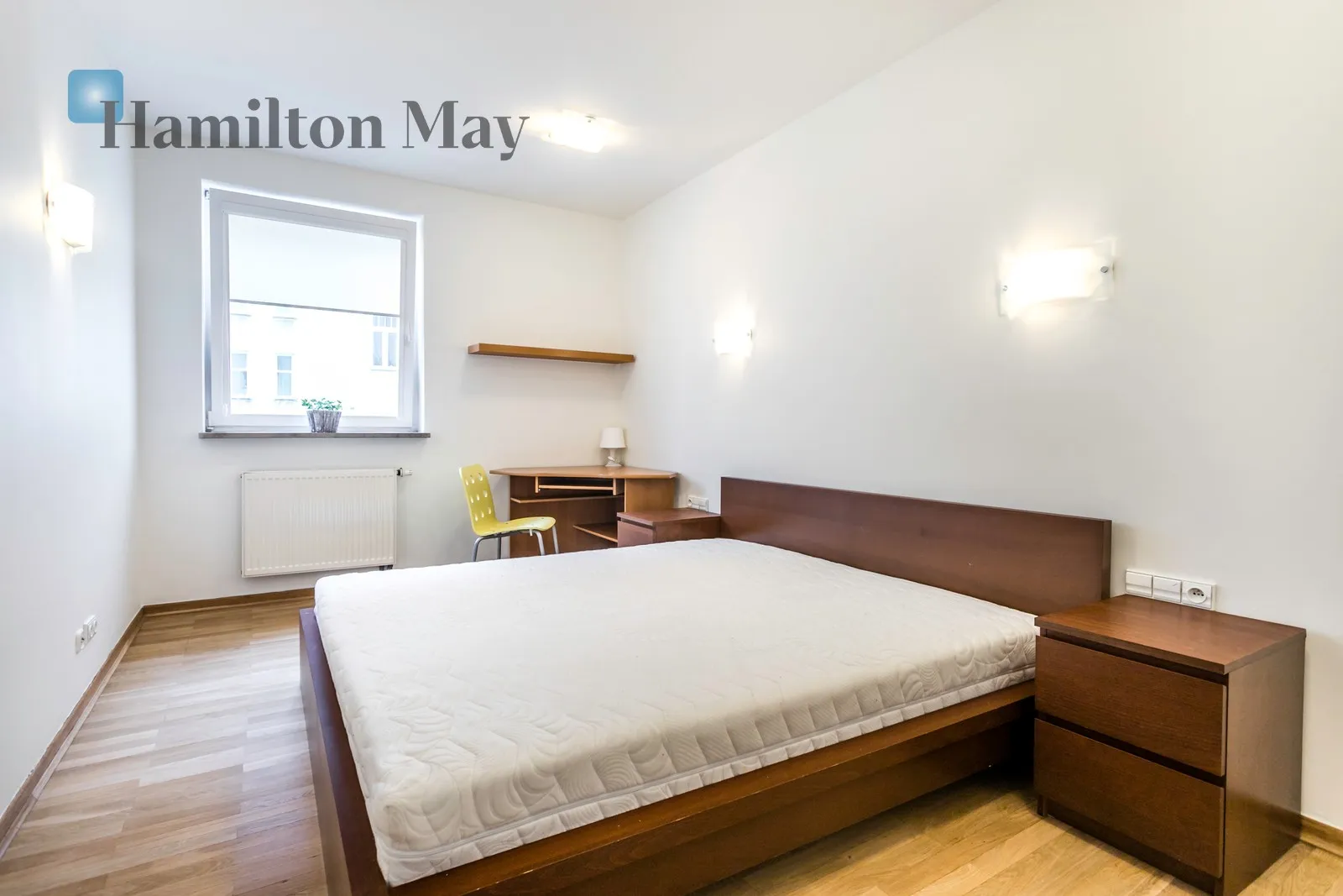 City: Warszawa Street: Hoża Region: Śródmieście Subregion: Śródmieście Południowe Distance to centre: 0.46 km Level: 3 Price: 4300 PLN - slider